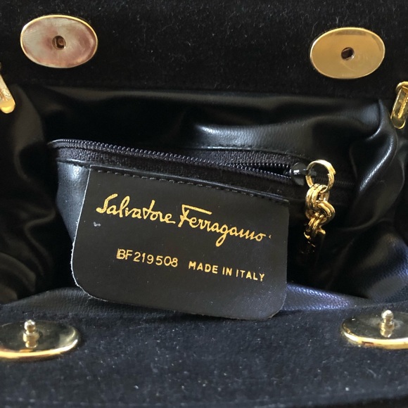 👛Vintage Salvatore Ferragamo Suede trim, tufted raised fabric, leather strap bag - Picture 3 of 13